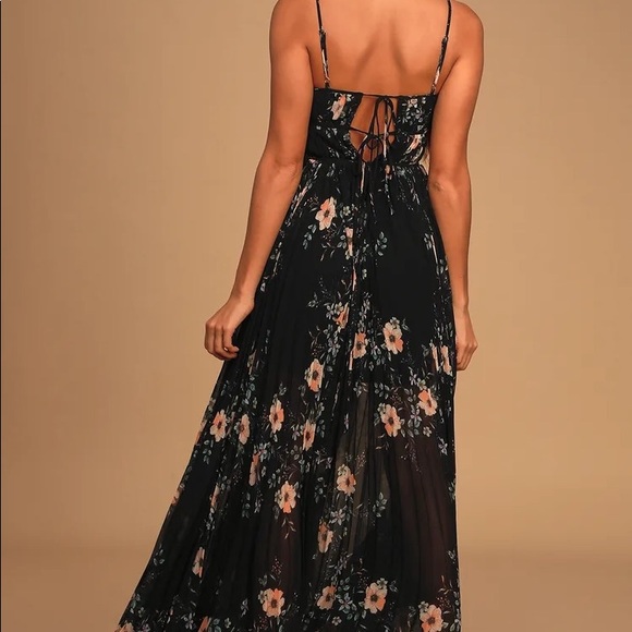 Lulu’s Black Floral Pleated Maxi - Picture 7 of 9